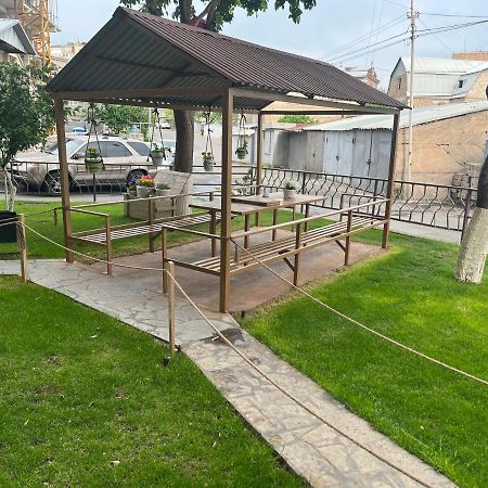 Street51 Hostel Yerevan Bagian luar foto