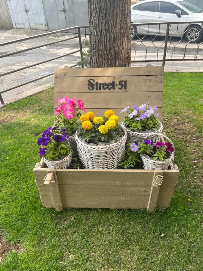 Street51 Hostel Yerevan Bagian luar foto