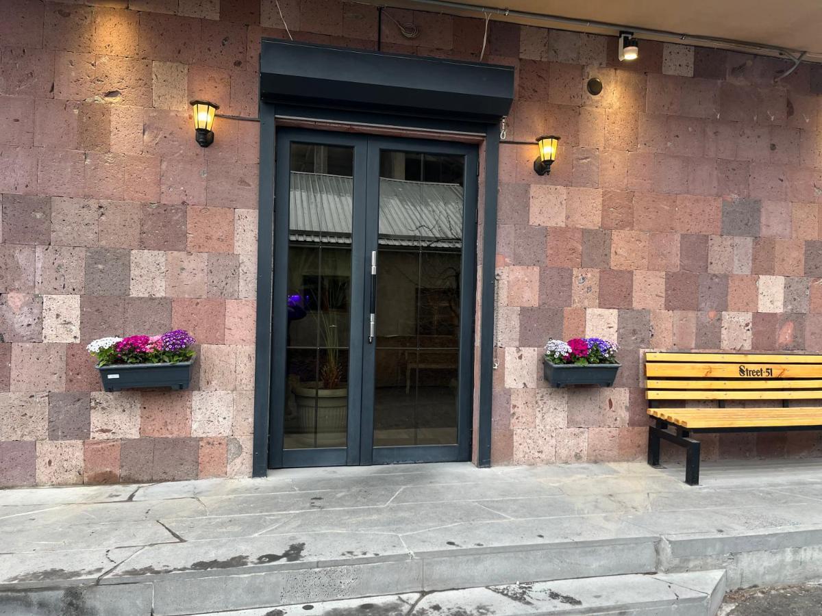 Street51 Hostel Yerevan Bagian luar foto
