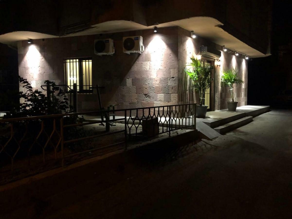 Street51 Hostel Yerevan Bagian luar foto